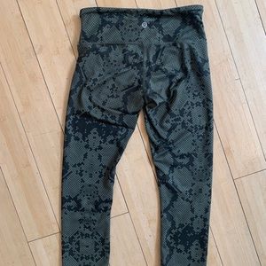 Lululemon Snakeskin Leggings Size 4